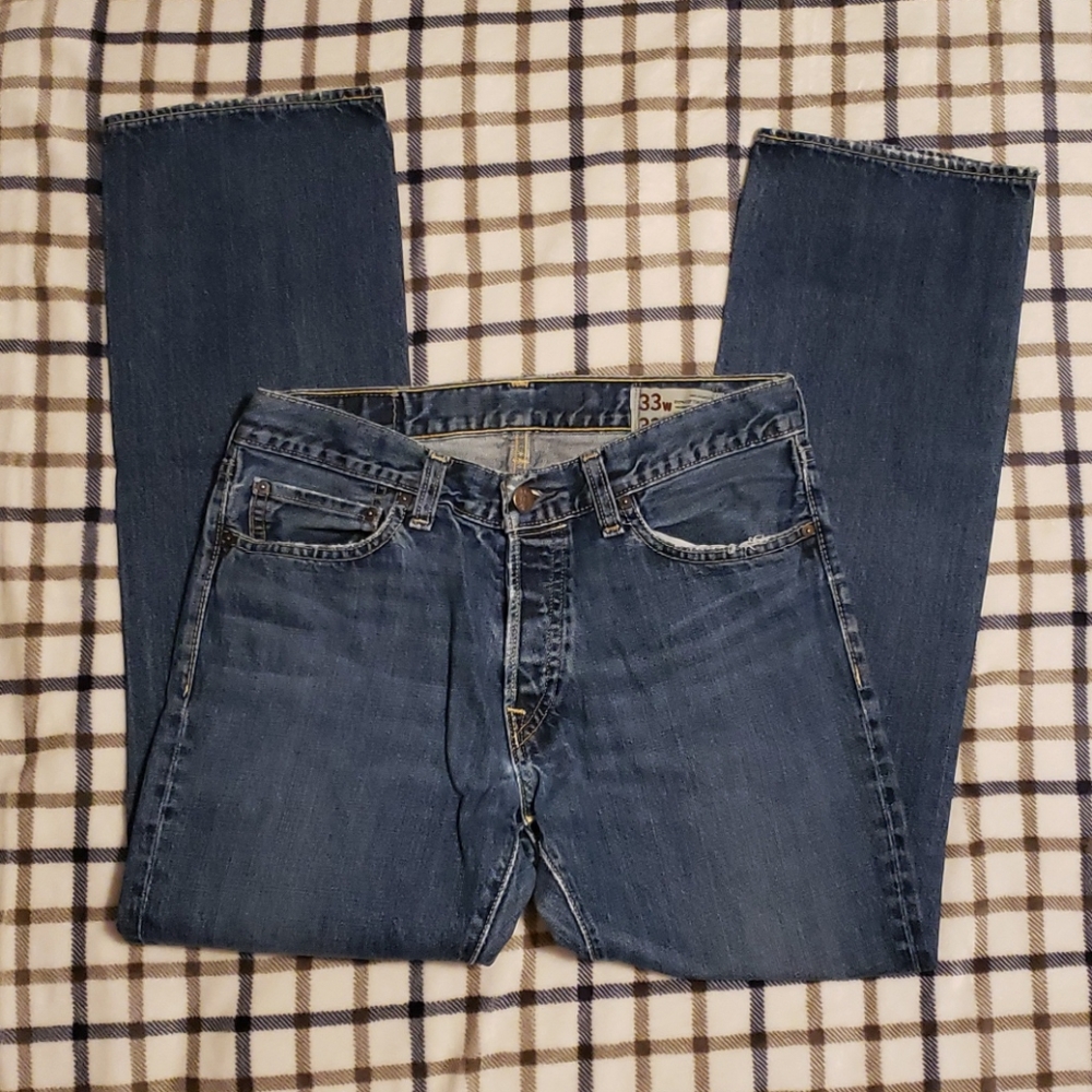 HOLLISTER MEN'S LOW RISE SLIM STRAIGHT JEANS.